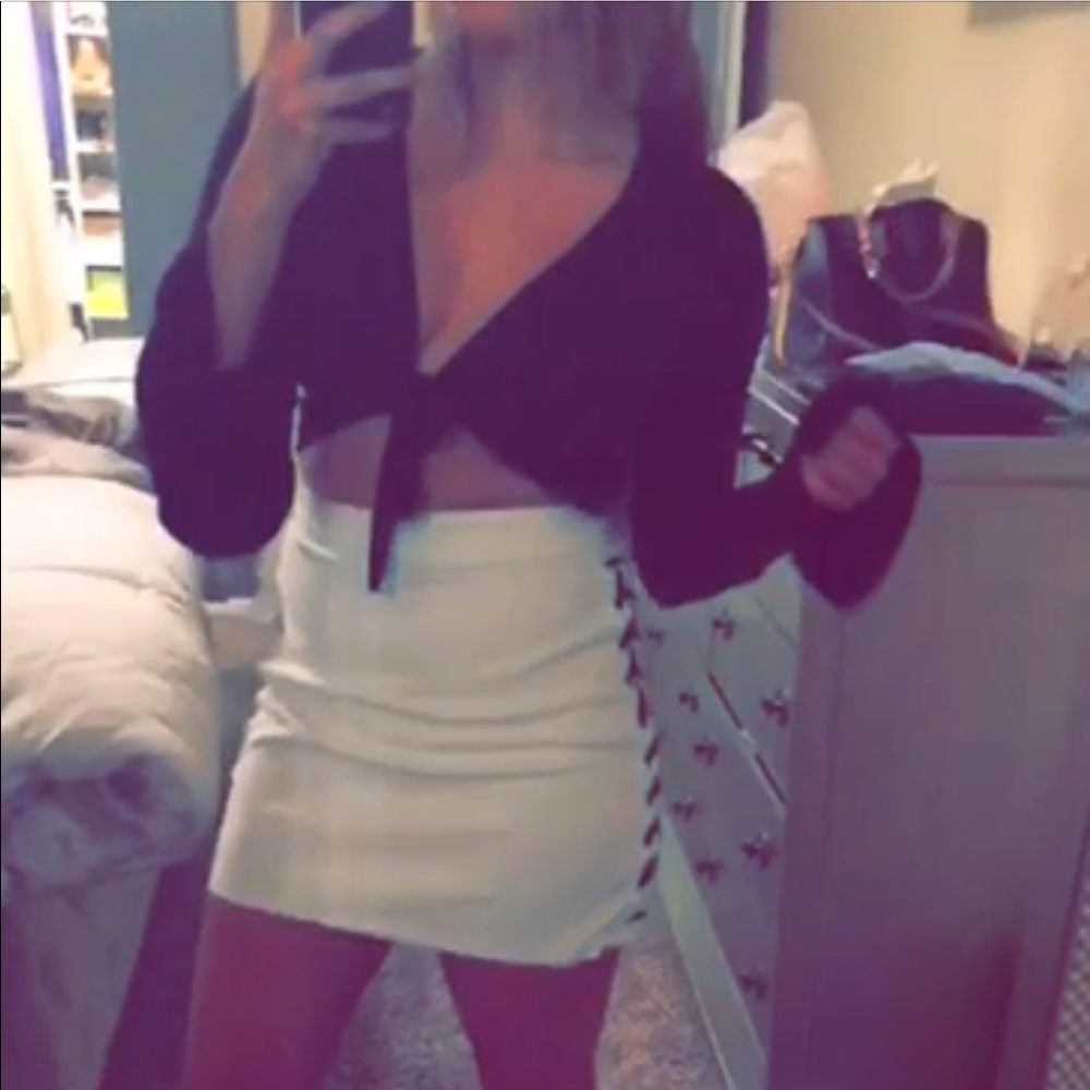 Black bell sleeve tie crop top NWT